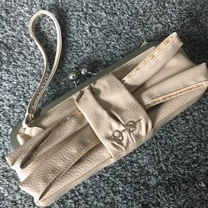 Jessica Simpson clutch